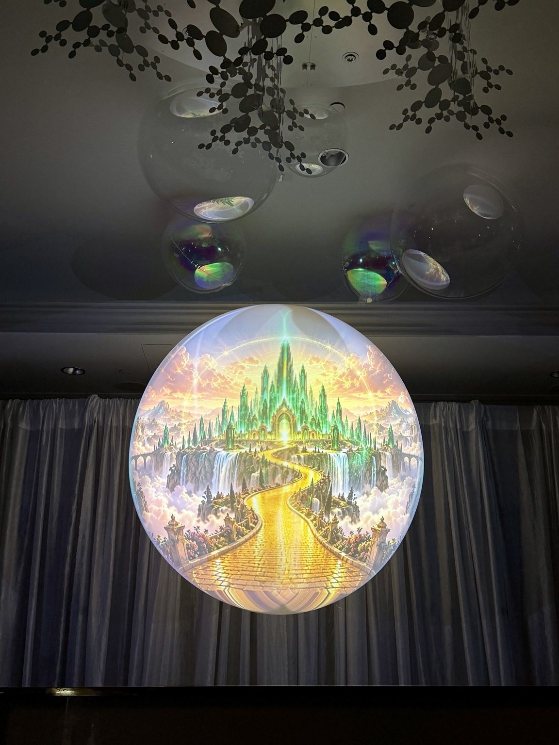 Projection on a suspended circular surface